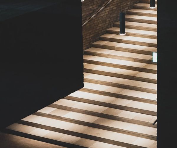 Symmetric composition of lines and soft lights